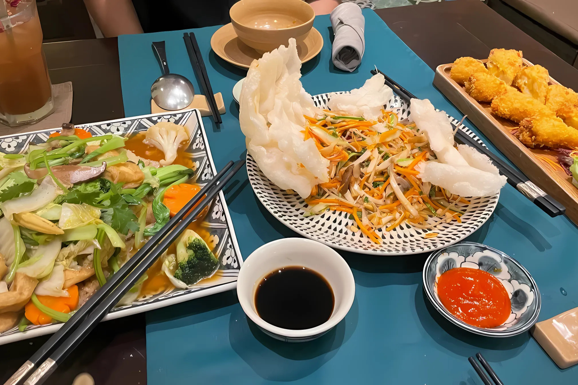 The plant-based dishes use organic ingredients and are artfully prepared, featuring highlights like taro mushroom salad, salted tofu, and butterfly pea soup 